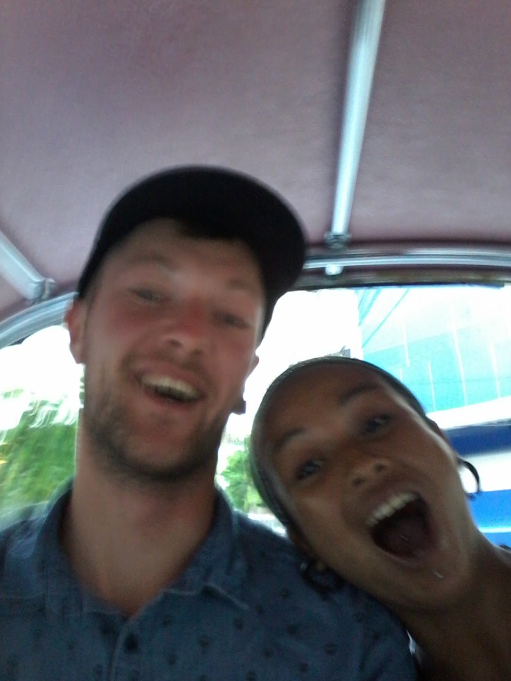 Lekker knus in de tuk tuk!