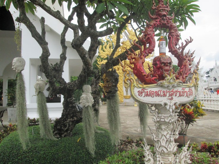 Zelfs de meest absurde details die je tegenkomt hebben een diepe religieuze symboliek. Eentje die wij misschien niet direct snappen...