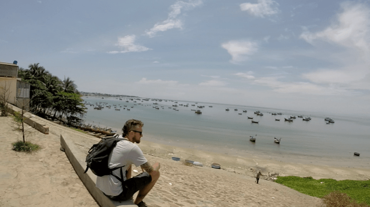 Dennis voelt zich wel thuis in dit vissersbaaitje